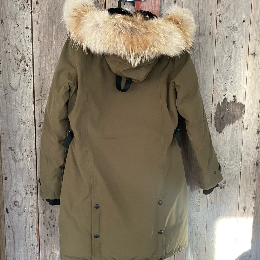 Canada Goose Parka - Picture 2 of 9